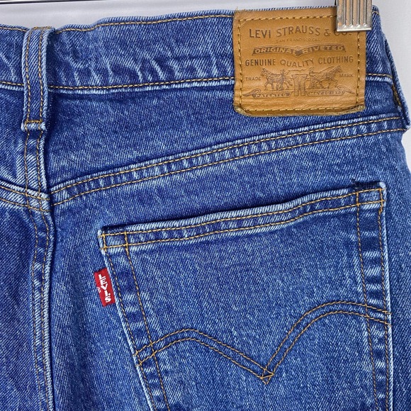 Levi Strauss Premium Wedgie Straight Raw Hem Button Fly Big E Women's SZ 28 - Picture 3 of 8